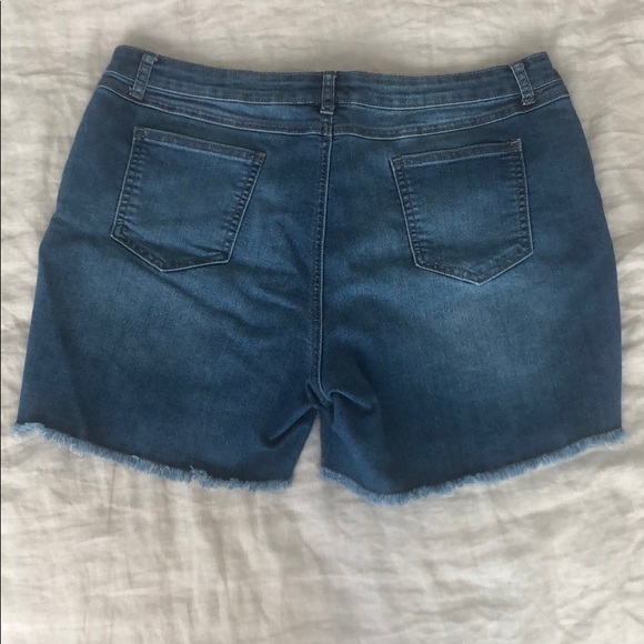 Denim shorts - Picture 2 of 6